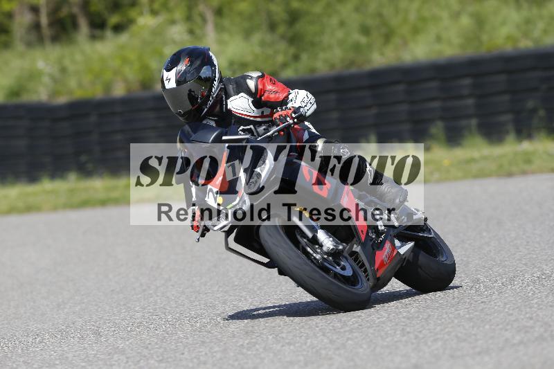 /Archiv-2025/09 22.04.2025 Cornu Master School ADR/rot-rouge/21